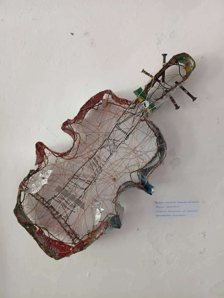 Violinista (Violin) by Brianna Soriano Almoguea, 2025.